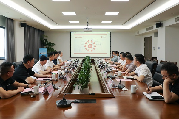 6月7日，，，，，甘肃温州商会、中利集团来访集团开展商务洽谈 (1).jpg